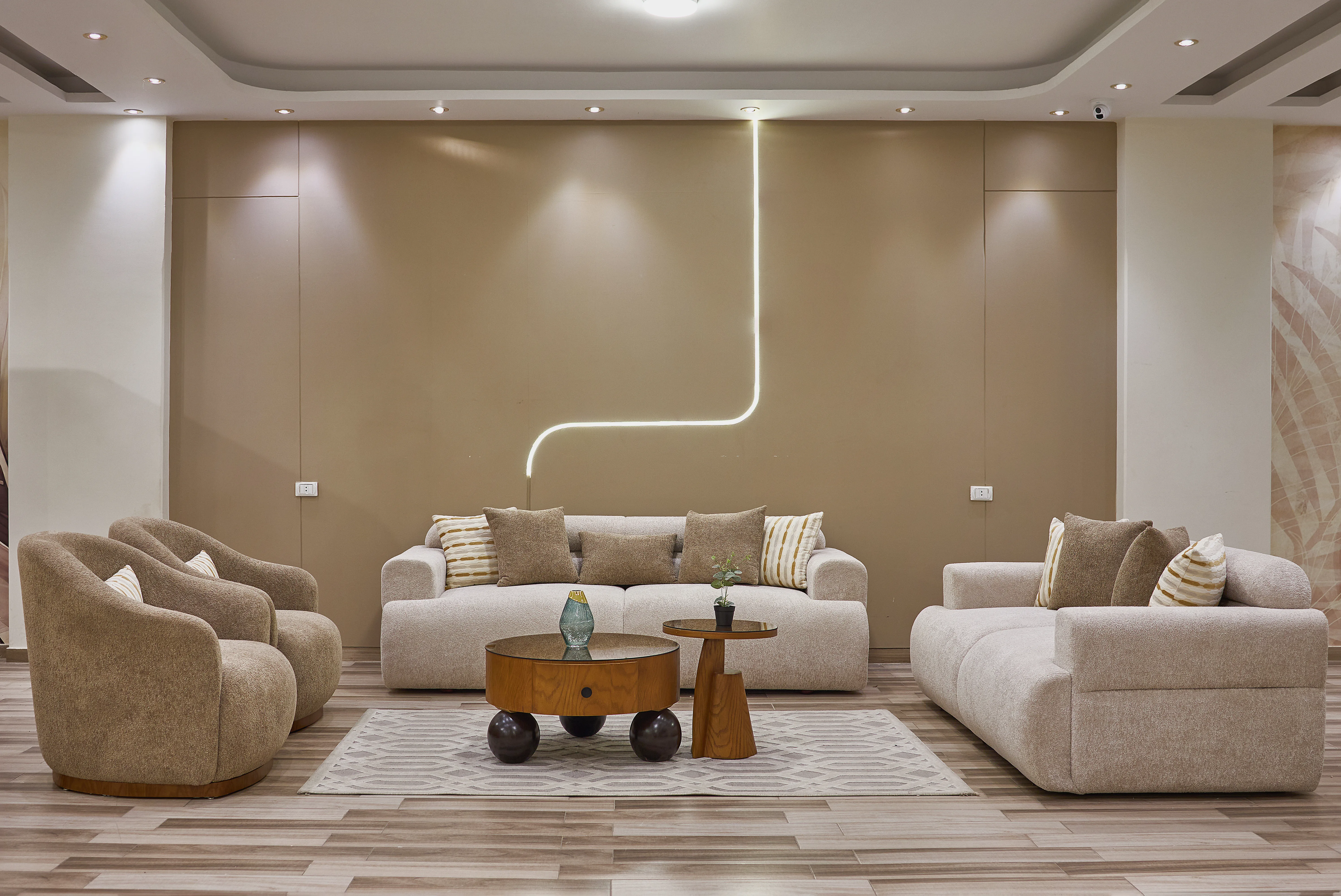 أجمل غرف نوم للعرسان كاملة 2026 بفينش ممتاز وخصم حصري أجمل غرف نوم للعرسان كاملة 2026 بفينش ممتاز وخصم حصري